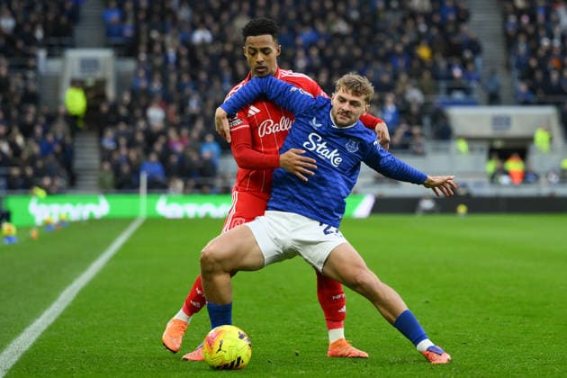 Everton v Nottingham Forest - Premier League Omari Hutchinson of Nottingham Forest battles with Kiernan Dewsbury-Hall of Everton during the Premier League match between Everton and Nottingham Forest at Hill Dickinson Stadium in Liverpool, England, on December 6, 2025. Liverpool Merseyside United Kingdom  Copyright: xMIxNewsx originalFilename:fletcher-evertonv251206_np8Uf.jpg