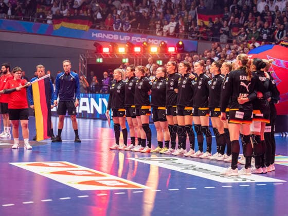 The German national team during the national anthem, Spain vs. Germany, handball, world championship, women, 2025 2026 season, 06 12 2025, Spain vs. Germany, handball, world championship, women, 2025 2026 season, 06 12 2025 Dortmund Copyright: xEibner-Pressefoto MichaelxSchmidx EP_MST