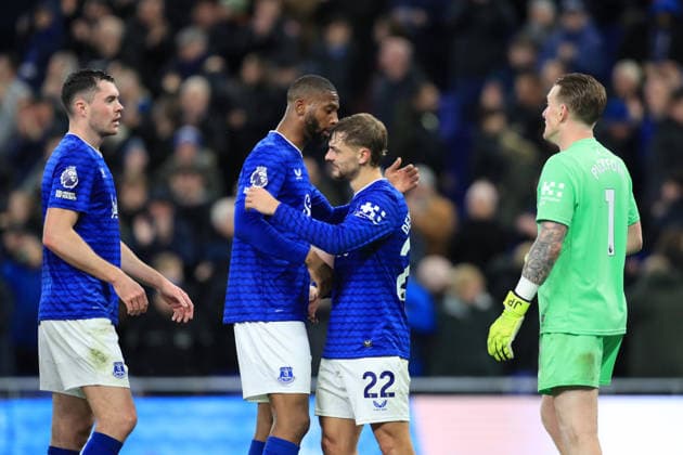 6th December 2025; Hill Dickinson Stadium, Liverpool, England; Premier League Football, Everton versus Nottingham Forest; Kiernan Dewsbury-Hall of Everton celebrates with his team mates at full time  DavidxBlunsden