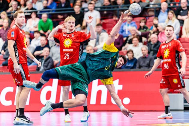 v l Jacob Lundahl TuS N Luebbecke, 17 , Henri Pabst TuS N Luebbecke, 25 , Philip Jungemann VfL Eintracht Hagen, 25 GER, TuS N Luebbecke vs VfL Eintracht Hagen, Handball, 2 Bundesliga, 14 Matchday, Season 2025 2026, 06 12 2025 GER, TuS N Luebbecke vs VfL Eintracht Hagen, Handball, 2 Bundesliga, 14 Matchday, Season 2025 2026, 06 12 2025 Luebbecke Copyright: xEibner-Pressefoto JanxRollingerx EP_JSK