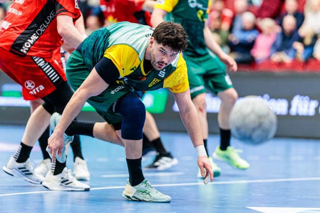 Philip Jungemann VfL Eintracht Hagen, 25 looks after a lost ball GER, TuS N Luebbecke vs VfL Eintracht Hagen, Handball, 2 Bundesliga, Matchday 14, Season 2025 2026, 06 12 2025 GER, TuS N Luebbecke vs VfL Eintracht Hagen, Handball, 2 Bundesliga, Matchday 14, Season 2025 2026, 06 12 2025 Luebbecke Copyright: xEibner-Pressefoto JanxRollingerx EP_JSK