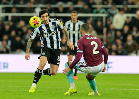 Newcastle United v Burnley Premier League Sandro Tonali of Newcastle United (left) knocks the ball past Kyle Walker of Burnley during the Premier League match at St. James s Park, Newcastle 06 12 2025 UK Newspapers OUT Copyright: xFredxPalmerx FIL-22605-0120