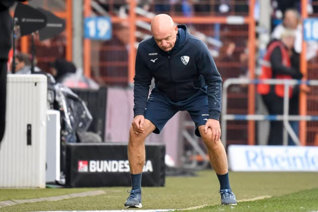 Trainer Uwe Roesler VfL Bochum looks on during the 2 Bundesliga match between VfL Bochum and Arminia Bielefeld, Vonovia Ruhrstadion on 06 December 2025 in Bochum, Germany Photo by Max Maiwald DeFodi Images Trainer Uwe Roesler VfL Bochum looks on during the 2 Bundesliga match between VfL Bochum and Arminia Bielefeld at Vonovia Ruhrstadion on December 6, 2025 in Bochum, Germany Photo by Max Maiwald DeFodi Images DFB DFL REGULATIONS PROHIBIT ANY USE OF PHOTOGRAPHS AS IMAGE SEQUENCES AND OR QUASI VIDEO Photo by Max Maiwald DeFodi Images