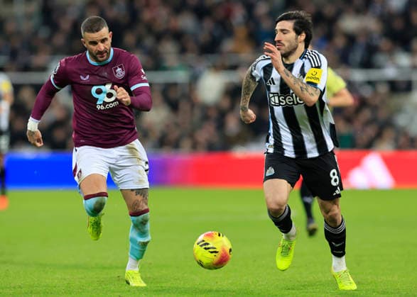 Newcastle United v Burnley Premier League Kyle Walker of Burnley (left) and Sandro Tonali of Newcastle United in action during the Premier League match at St. James s Park, Newcastle 06 12 2025 UK Newspapers OUT Copyright: xFredxPalmerx FIL-22605-0131