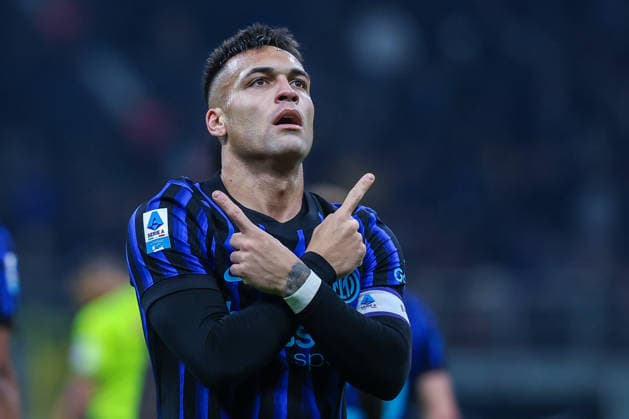 Lautaro Martinez of FC Internazionale celebrates after scoring a goal during Serie A 2025 26 football match between FC Internazionale and Como 1907 at San Siro Stadium in Milan  Copyright: xFabrizioxCarabelli IPAxSportx xipa-agency.netx xx IPA_68832598 IPA_Agency_IPA68832598
