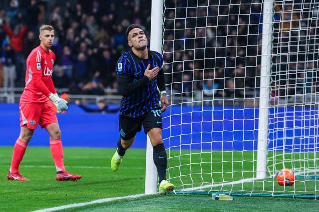 Lautaro Martinez of FC Internazionale celebrates after scoring a goal during Serie A 2025 26 football match between FC Internazionale and Como 1907 at San Siro Stadium in Milan  Copyright: xFabrizioxCarabelli IPAxSportx xipa-agency.netx xx IPA_68832652 IPA_Agency_IPA68832652