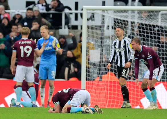 Newcastle United v Burnley Premier League Burnley players react at full time during the Premier League match at St. James s Park, Newcastle 06 12 2025 UK Newspapers OUT Copyright: xFredxPalmerx FIL-22605-0143