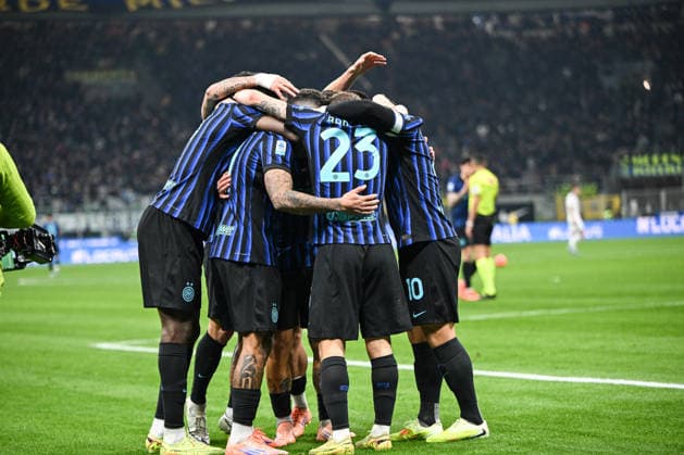 Team of Fc Inter celebrating after a goal during the Italian Serie A football match between Inter FC Internazionale and Calcio Como on December 5th 2025 at Giuseppe Meazza San Siro Siro stadium in Milan, Italy  Copyright: xTizianoxBallabio IPAxSportx xipa-agency.netx xx IPA_68833079 IPA_Agency_IPA68833079