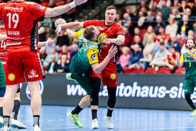 v l Jan von Boenigk VfL Eintracht Hagen, 95 , Jo Gerrit Genz TuS N Luebbecke, 02 GER, TuS N Luebbecke vs VfL Eintracht Hagen, Handball, 2 Bundesliga, Matchday 14, Season 2025 2026, 06 12 2025 GER, TuS N Luebbecke vs VfL Eintracht Hagen, Handball, 2 Bundesliga, Matchday 14, Season 2025 2026, 06 12 2025 Luebbecke Copyright: xEibner-Pressefoto JanxRollingerx EP_JSK