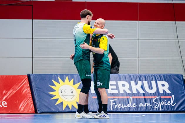 v l Josip Jukic VfL Eintracht Hagen, 74 , Hakon Dadi Styrmisson VfL Eintracht Hagen, 28 cheer at half-time GER, TuS N Luebbecke vs VfL Eintracht Hagen, Handball, 2 Bundesliga, 14 Matchday, Season 2025 2026, 06 12 2025 GER, TuS N Luebbecke vs VfL Eintracht Hagen, Handball, 2 Bundesliga, 14 Matchday, Season 2025 2026, 06 12 2025 Luebbecke Copyright: xEibner-Pressefoto JanxRollingerx EP_JSK