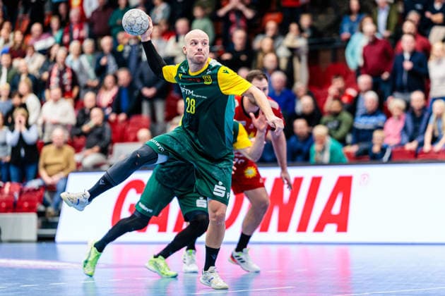 Hakon Dadi Styrmisson VfL Eintracht Hagen, 28 on seven-meter 7-meter throw GER, TuS N Luebbecke vs VfL Eintracht Hagen, Handball, 2 Bundesliga, Matchday 14, Season 2025 2026, 06 12 2025 GER, TuS N Luebbecke vs VfL Eintracht Hagen, Handball, 2 Bundesliga, Matchday 14, Season 2025 2026, 06 12 2025 Luebbecke Copyright: xEibner-Pressefoto JanxRollingerx EP_JSK