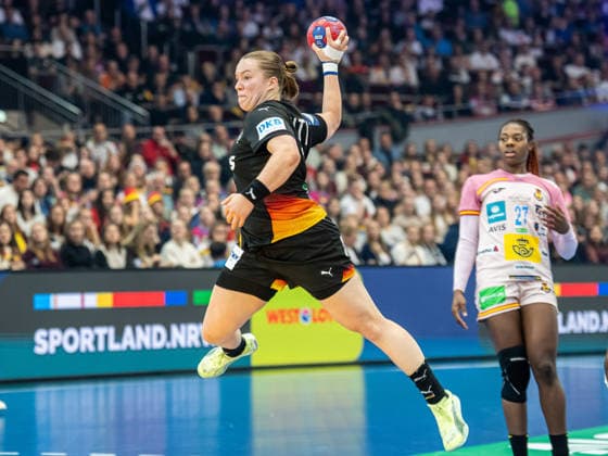 Lisa Antl Germany, 09 comes free to throw, Spain vs. Germany, Handball, World Championship, Women, Season 2025 2026, 06 12 2025, Spain vs. Germany, Handball, World Championship, Women, Season 2025 2026, 06 12 2025 Dortmund Copyright: xEibner-Pressefoto MichaelxSchmidx EP_MST