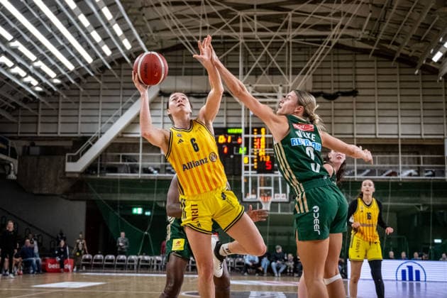 Basketball Berlin 06 12 2025 Season 2025 2026 DBBL 1 Bundesliga Alba Berlin Rutronik Stars Keltern Tessa Stammberger Alba, No 06 Alexandra Wilke Keltern, No 03