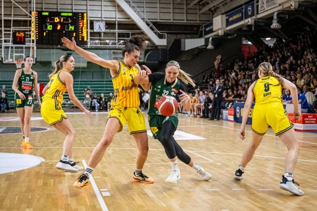 Basketball Berlin 06 12 2025 Season 2025 2026 DBBL 1 Bundesliga Alba Berlin Rutronik Stars Keltern Nevana Rosic Keltern, No 32 Theresa Simon Alba, No 03