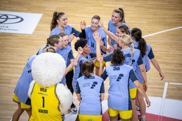 Basketball Berlin 06 12 2025 Season 2025 2026 DBBL 1 Bundesliga Alba Berlin Rutronik Stars Keltern Alba Huddle