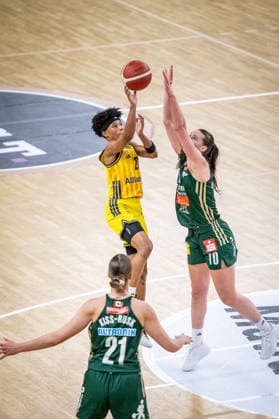 Basketball Berlin 06 12 2025 Season 2025 2026 DBBL 1 Bundesliga Alba Berlin Rutronik Stars Keltern Deeshyra Thomas Alba, No 21