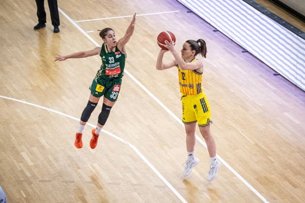 Basketball Berlin 06 12 2025 Season 2025 2026 DBBL 1 Bundesliga Alba Berlin Rutronik Stars Keltern Lena Gohlisch Alba, No 12 Karina Konstantinova Keltern, No 33