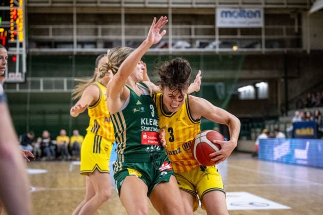 Basketball Berlin 06 12 2025 Season 2025 2026 DBBL 1 Bundesliga Alba Berlin Rutronik Stars Keltern Theresa Simon Alba, No 03 Alexandra Wilke Keltern, No 03