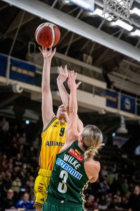 Basketball Berlin 06 12 2025 Season 2025 2026 DBBL 1 Bundesliga Alba Berlin Rutronik Stars Keltern Jo Raflo Alba, No 09 Alexandra Wilke Keltern, No 03