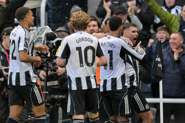 Newcastle United v Burnley - Premier League Bruno Guimaraes of Newcastle United celebrates his goal during the Premier League match between Newcastle United and Burnley at St. James s Park in Newcastle, United Kingdom, on December 6, 2025. Newcastle Tyne and Wear United Kingdom  Copyright: xMIxNewsx originalFilename:fletcher-newcastl251206_npT78.jpg