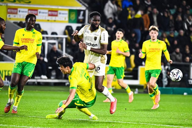FOOTBALL : FC Nantes vs RC Lens - Ligue 1 - JournÃ e 15 - 06 12 2025 Odsonne Edouard (RC Lens) Hyeok Kyu Kwon (FC NANTES) NantesFrance  Copyright: xBaptistexAutissierx