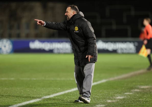Saturday 06 12 2025, Season 2025 26, Regionalliga West, Matchday 18 at Stadion Rote Erde Dortmund, BVB Borussia Dortmund II SC Paderborn U23, Daniel Rios coach, BVB II gives instructions to his team