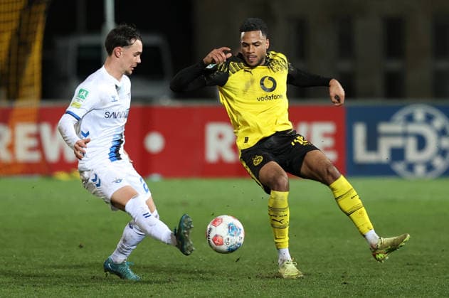 Saturday 06 12 2025, Season 2025 26, Regionalliga West, Matchday 18 at Stadion Rote Erde Dortmund, BVB Borussia Dortmund II SC Paderborn U23, Luca Löwelt SCP v Almugera Raouf Mohammed Kabar BVB II , v l