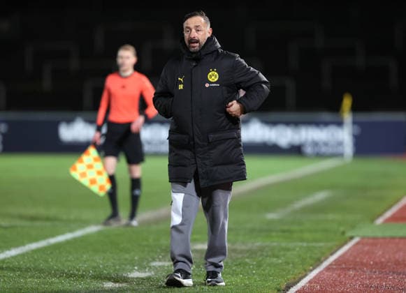 Saturday 06 12 2025, Season 2025 26, Regionalliga West, Matchday 18 at Stadion Rote Erde Dortmund, BVB Borussia Dortmund II SC Paderborn U23, Daniel Rios coach, BVB II gives instructions to his team