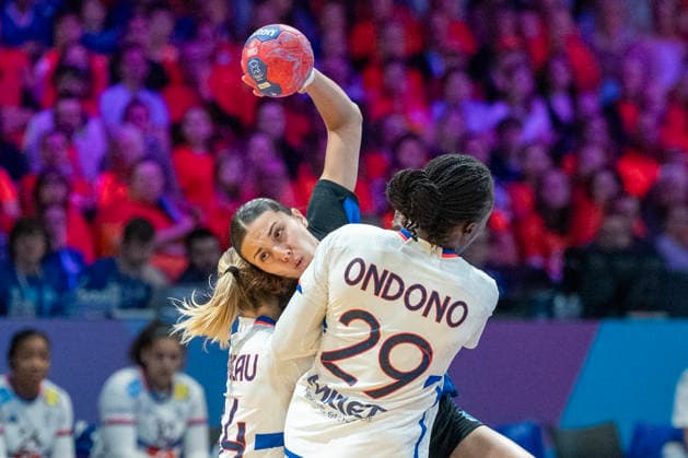 2025-12-06 France vs Argentina ROTTERDAM, NETHERLANDS - DECEMBER 6: Helena Molina of Argentina during the IHF Worldchampionship 2025 match for women, between France and Argentina at Ahoy on December 6, 2025 in Rotterdam, Netherlands. Rotterdam Ahoy Netherlands Content not available for redistribution in The Netherlands directly or indirectly through any third parties. Copyright: xHenkxSeppenx