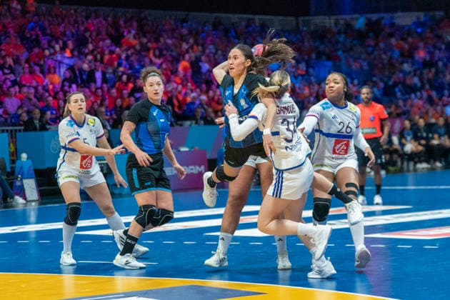 2025-12-06 France vs Argentina ROTTERDAM, NETHERLANDS - DECEMBER 6: Carolina Bono during the IHF Worldchampionship 2025 match for women, between France and Argentina at Ahoy on December 6, 2025 in Rotterdam, Netherlands. Rotterdam Ahoy Netherlands Content not available for redistribution in The Netherlands directly or indirectly through any third parties. Copyright: xHenkxSeppenx