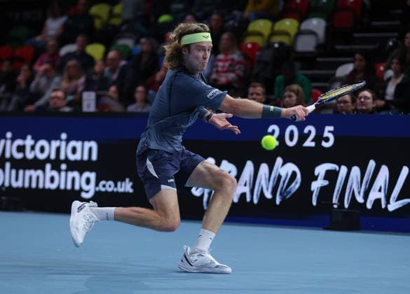 Victoria Plumbing UTS Grand Final, Copperbox Arena, London, UK - 06 12 2025 Andrey Rublev in action during his group match in the Victoria Plumbing UTS Grand Final against Alex de Minaur (AUS) in London London Copper Box Arena London GBR Copyright: xMarkxGreenwoodx