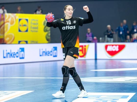 Nieke Kuehne Germany, 19 indicates the move, Spain vs Germany, Handball, World Championship, Women, Season 2025 2026, 06 12 2025, Spain vs Germany, Handball, World Championship, Women, Season 2025 2026, 06 12 2025 Dortmund Copyright: xEibner-Pressefoto MichaelxSchmidx EP_MST