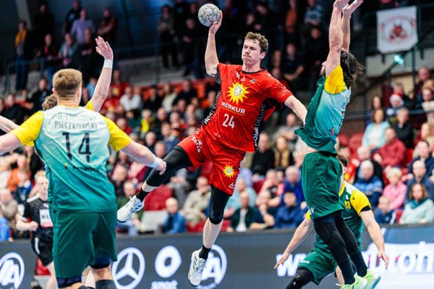v l Niclas Pieczkowski VfL Eintracht Hagen, 14 , Sven Wesseling TuS N Luebbecke, 24 , Pouya Norouzi VfL Eintracht Hagen, 07 GER, TuS N Luebbecke vs VfL Eintracht Hagen, Handball, 2 Bundesliga, 14 Matchday, Season 2025 2026, 06 12 2025 GER, TuS N Luebbecke vs VfL Eintracht Hagen, Handball, 2 Bundesliga, 14 Matchday, Season 2025 2026, 06 12 2025 Luebbecke Copyright: xEibner-Pressefoto JanxRollingerx EP_JSK