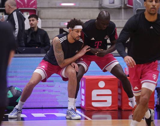 Michael Kessens, Kur Jongkuch Telekom Baskets Bonn vs NINERS Chemnitz 9 Speiltag Saison 2025 26
