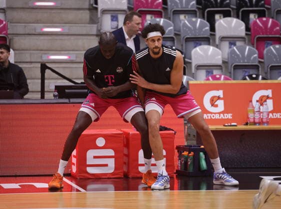 Michael Kessens, Kur Jongkuch Telekom Baskets Bonn vs NINERS Chemnitz 9 Speiltag Saison 2025 26