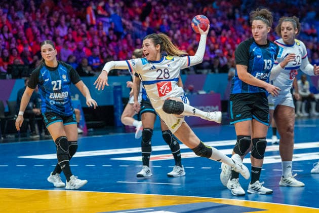2025-12-06 France vs Argentina ROTTERDAM, NETHERLANDS - DECEMBER 6: Lucie Granier of France during the IHF Worldchampionship 2025 match for women, between France and Argentina at Ahoy on December 6, 2025 in Rotterdam, Netherlands. Rotterdam Ahoy Netherlands Content not available for redistribution in The Netherlands directly or indirectly through any third parties. Copyright: xHenkxSeppenx