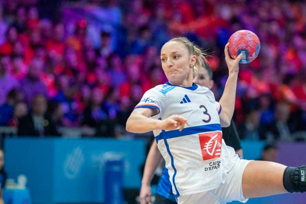 2025-12-06 France vs Argentina ROTTERDAM, NETHERLANDS - DECEMBER 6: Alicia Toublanc of France during the IHF Worldchampionship 2025 match for women, between France and Argentina at Ahoy on December 6, 2025 in Rotterdam, Netherlands. Rotterdam Ahoy Netherlands Content not available for redistribution in The Netherlands directly or indirectly through any third parties. Copyright: xHenkxSeppenx