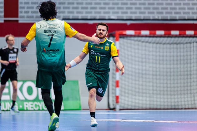 f l Pouya Norouzi VfL Eintracht Hagen, 07 , Andre Alves VfL Eintracht Hagen, 11 celebrates after scoring goal GER, TuS N Luebbecke vs VfL Eintracht Hagen, Handball, 2 Bundesliga, Matchday 14, Season 2025 2026, 06 12 2025 GER, TuS N Luebbecke vs VfL Eintracht Hagen, Handball, 2 Bundesliga, Matchday 14, Season 2025 2026, 06 12 2025 Luebbecke Copyright: xEibner-Pressefoto JanxRollingerx EP_JSK
