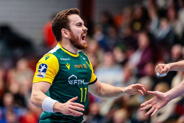 Andre Alves VfL Eintracht Hagen, 11 cheers after scoring goal GER, TuS N Luebbecke vs VfL Eintracht Hagen, Handball, 2 Bundesliga, Matchday 14, Season 2025 2026, 06 12 2025 GER, TuS N Luebbecke vs VfL Eintracht Hagen, Handball, 2 Bundesliga, Matchday 14, Season 2025 2026, 06 12 2025 Luebbecke Copyright: xEibner-Pressefoto JanxRollingerx EP_JSK