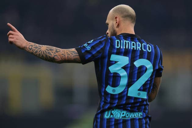 Milan, Italy, 6th December 2025. Federico Dimarco of FC Internazionale during the Internazionale vs Como 1907 Serie A match at Giuseppe Meazza, Milan. Picture credit should read: Jonathan Moscrop Sportimage EDITORIAL USE ONLY. No use with unauthorised audio, video, data, fixture lists, club league logos or live services. Online in-match use limited to 120 images, no video emulation. No use in betting, games or single club league player publications. SPI_076_JM_INTER_COMO SPI-4322-0076