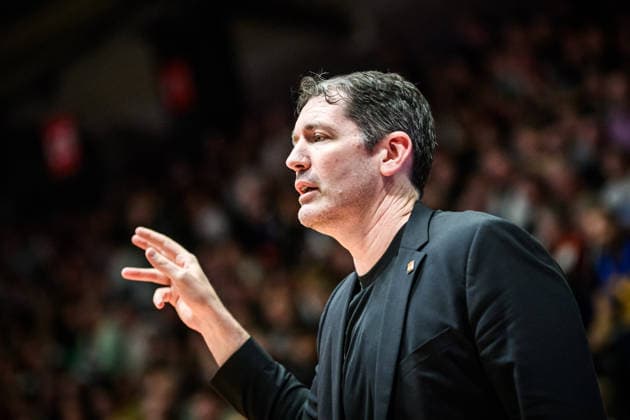 easycredit BBL Basketball Bundesliga 2025 2026 9 Matchday 06 12 2025 Science City Jena vs ratiopharm ulm Coach Ty Harrelson Ulm , Portrait, gives instructions Sparkassen Arena
