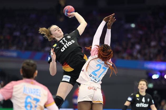 Spain Germany, IHF Womens Handball World Championship Viola Leuchter Germany, 77 vs Danila So Delgado Pinto Spain, 27 3 Main round match of the Womens Handball World Championship between Spain and Germany on December 6, 2025 at the Westfalenhalle in Dortmund , Dortmund Nordrhein Westfalen Germany Westfalenhalle