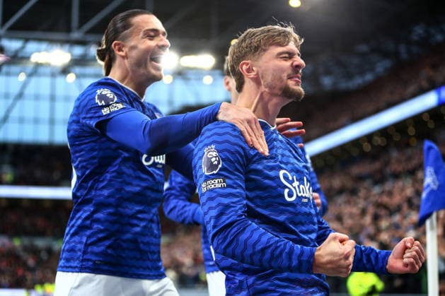 Everton v Nottingham Forest, Premier League Kiernan Dewsbury-Hall of Everton scores a GOAL 1-0 and celebrates with Jack Grealish of Everton during the Everton v Nottingham Forest Premier League match at the Hill Dickinson Stadium, Liverpool, England on 6 December 2025 Credit: Luke Williams Every Second Media Editorial use only. All images are copyright Every Second Media Limited. No images may be reproduced without prior permission. All rights reserved. Premier League and Football League images are subject to licensing agreements with Football DataCo Limited. see https: www.football-dataco.com Copyright: xIMAGO EveryxSecondxMediax ESM-1699-0083 LukexWilliamsx xEveryxSecondxMediax