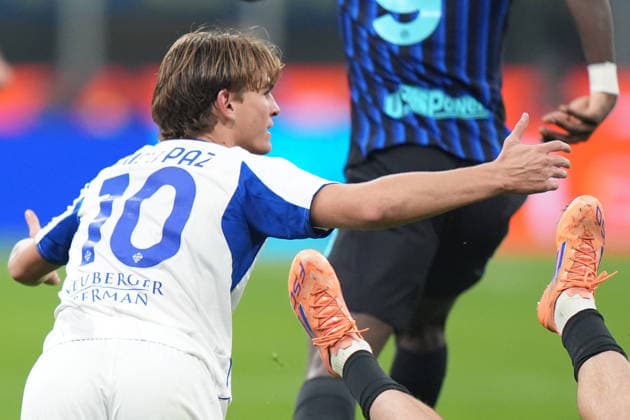 Como™s Nico Paz during the Serie A soccer match between Inter and Como at the San Siro Stadium in Milan , north Italy - Saturday , December 06 , 2025. - Soccer .  Copyright: xSpada LaPressex