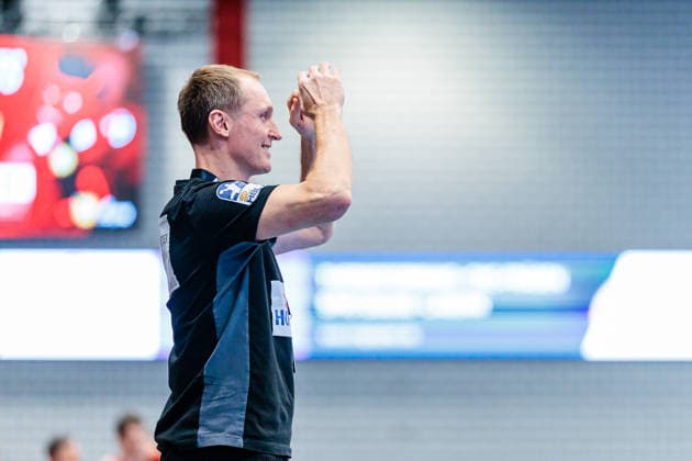 Pavel Prokopec VfL Eintracht Hagen, Coach gestures GER, TuS N Luebbecke vs VfL Eintracht Hagen, Handball, 2 Bundesliga, Matchday 14, Season 2025 2026, 06 12 2025 GER, TuS N Luebbecke vs VfL Eintracht Hagen, Handball, 2 Bundesliga, Matchday 14, Season 2025 2026, 06 12 2025 Luebbecke Copyright: xEibner-Pressefoto JanxRollingerx EP_JSK