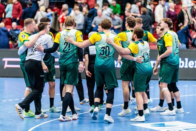 The team of VfL Eintracht Hagen cheers after 21 28 victory GER, TuS N Luebbecke vs VfL Eintracht Hagen, Handball, 2 Bundesliga, Matchday 14, Season 2025 2026, 06 12 2025 GER, TuS N Luebbecke vs VfL Eintracht Hagen, Handball, 2 Bundesliga, Matchday 14, Season 2025 2026, 06 12 2025 Luebbecke Copyright: xEibner-Pressefoto JanxRollingerx EP_JSK