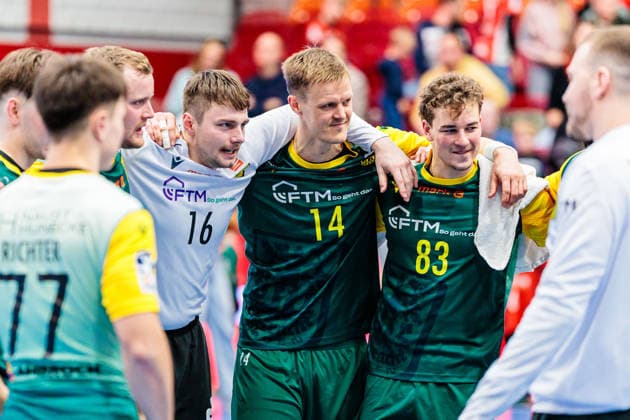 v l Jan von Boenigk VfL Eintracht Hagen, 95 , Pascal Bochmann VfL Eintracht Hagen, 16 , Niclas Pieczkowski VfL Eintracht Hagen, 14 , Pierre Busch VfL Eintracht Hagen, 83 rejoices after 21 28 victory GER, TuS N Luebbecke vs VfL Eintracht Hagen, Handball, 2 Bundesliga, Matchday 14, Season 2025 2026, 06 12 2025 GER, TuS N Luebbecke vs VfL Eintracht Hagen, Handball, 2 Bundesliga, Matchday 14, Season 2025 2026, 06 12 2025 Luebbecke Copyright: xEibner-Pressefoto JanxRollingerx EP_JSK