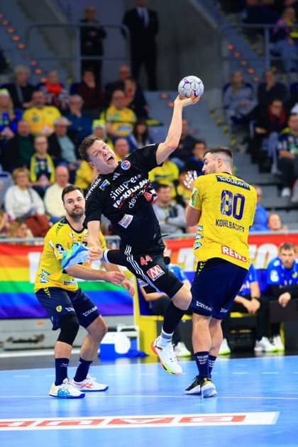 80 HC Erlangen with ball, while 44 Rhein Neckar Löwen defend Handball scene with 80 HC Erlangen and 44 Rhein Neckar Löwen Copyright: xspeedshotx