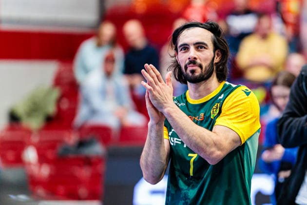 Pouya Norouzi VfL Eintracht Hagen, 07 cheers after 21 28 victory GER, TuS N Luebbecke vs VfL Eintracht Hagen, Handball, 2 Bundesliga, Matchday 14, Season 2025 2026, 06 12 2025 GER, TuS N Luebbecke vs VfL Eintracht Hagen, Handball, 2 Bundesliga, Matchday 14, Season 2025 2026, 06 12 2025 Luebbecke Copyright: xEibner-Pressefoto JanxRollingerx EP_JSK