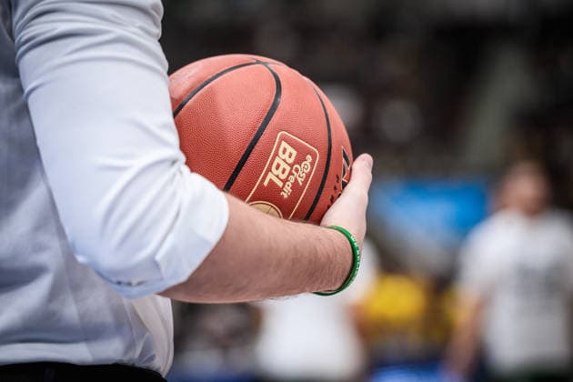 Feature, Symbol Basketball in coachs hands GER, MHP Riesen Ludwigsburg VET CONCEPT Gladiators Trier, easycredit BBL, Basketball, Bundesliga, Matchday 9, Season 2025 2026, 06 12 2025 GER, MHP Riesen Ludwigsburg VET CONCEPT Gladiators Trier, easycredit BBL, Basketball, Bundesliga, Matchday 9, Season 2025 2026, 06 12 2025 Ludwigsburg Copyright: xSandyxDinkelackerx EP_SDR
